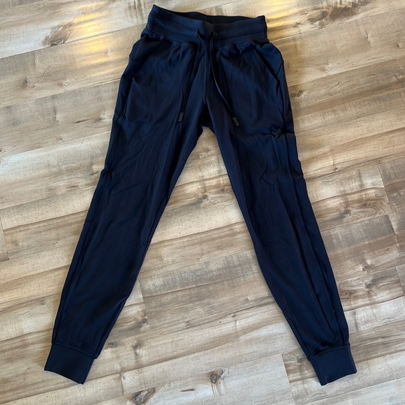 Lululemon joggers! - Picture 4 of 4
